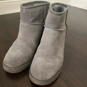 Uggs size 9 grey